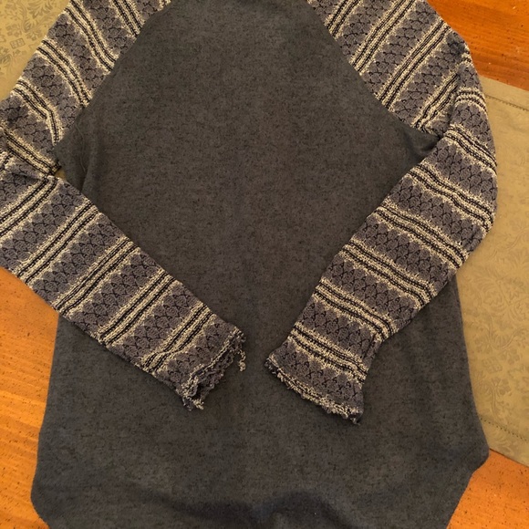 American Rag Mixed Media Pullover Henley - M - Picture 6 of 6